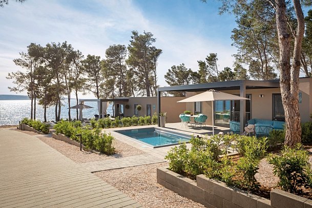 Aminess Style Camping Avalona Glamping Villas & Holiday Homes - Wohnbeispiel Luxury Holiday Home with Pool (Zimmercodierung HB3)