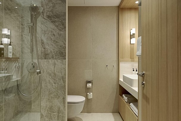 Hotel Preko Ugljan Island, Curio Collection by Hilton - Beispiel Bad (Zimmercodierungen DB1, D1G, D1M & DD1)