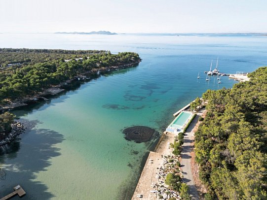 Crvena Luka Resort