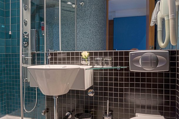 Ilirija - Beispiel Bad (Zimmercodierungen DE1, DF1, DC4, DSM, DC5 & DMM)