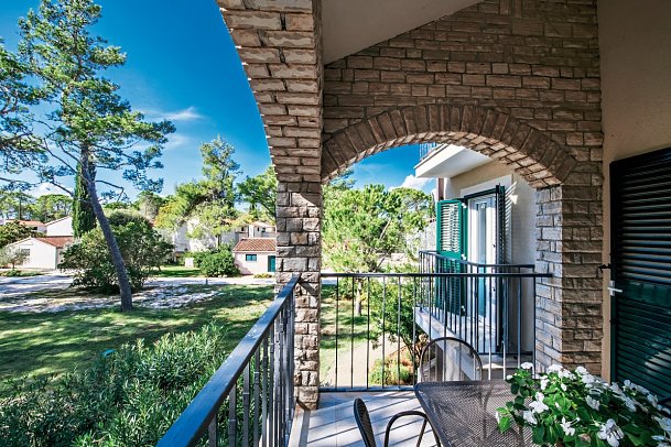 Zaton Holiday Resort - Beispiel Balkon Apt. 2 Schlafzimmer Komfort für 6 Pers. (Zimmercodierung OF2)