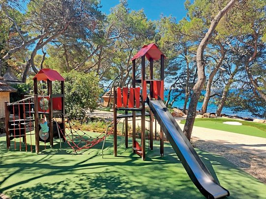 Pine Beach Pakostane