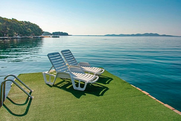 Pine Beach Pakostane