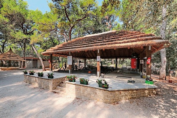 Pine Beach Pakostane