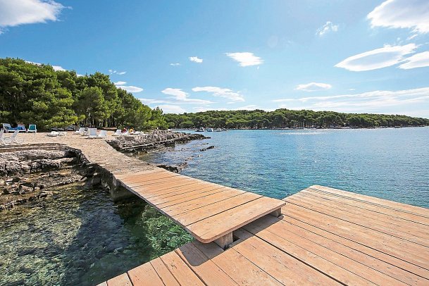 Pine Beach Pakostane