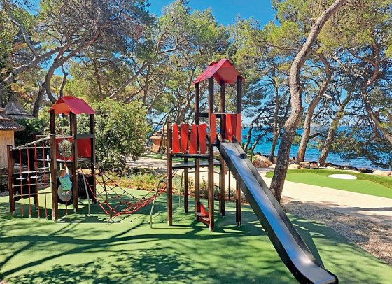 Pine Beach Pakostane