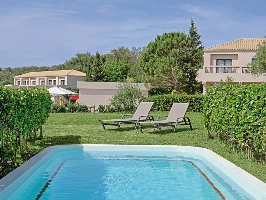 Atlantica Eleon Grand Resort - Wohnbeispiel Familienzimmer Gartenblick Privatpool (Zimmercodierung FBR)