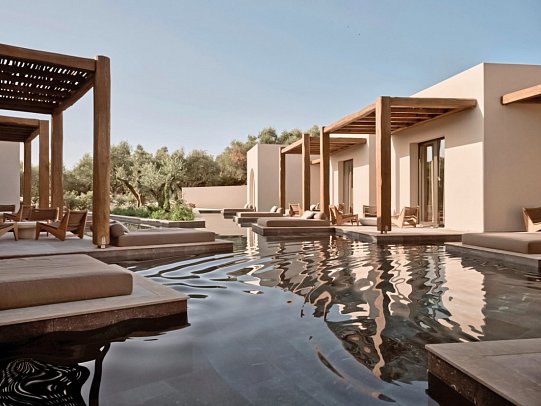 Pierros Verde Private Suites - Wonbeispiel Juniorsuite Swim-Up (Zimmercodierung JBQ)