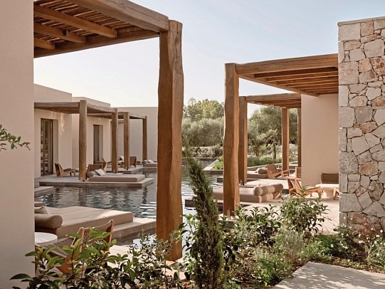 Pierros Verde Private Suites - Wonbeispiel Juniorsuite Swim-Up (Zimmercodierung JBQ)