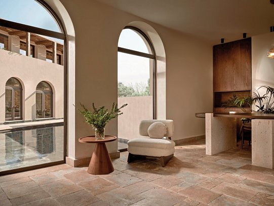 Pierros Verde Private Suites