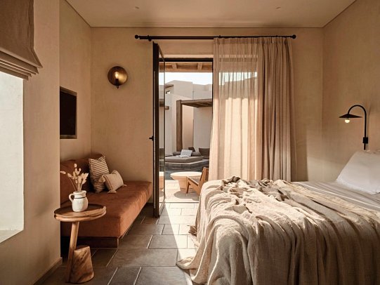 Pierros Verde Private Suites - Wonbeispiel Juniorsuite Swim-Up (Zimmercodierung JBQ)