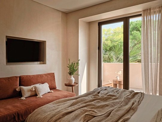 Pierros Verde Private Suites - Wohnbeispiel Elite Suite Private Jacuzzi (Zimmercodierung WB1)