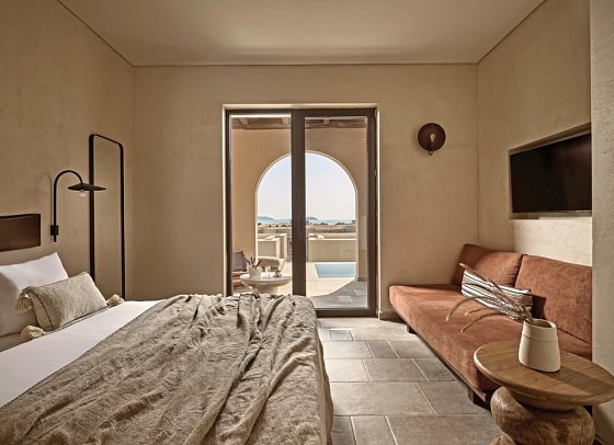 Pierros Verde Private Suites - Wohnbeispiel Juniorsuite Privatpool Meerblick (Zimmercodierung J1R)