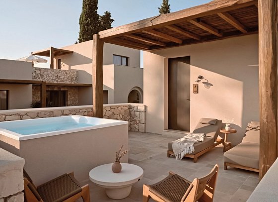 Pierros Verde Private Suites - Wohnbeispiel Elite Suite Private Jacuzzi (Zimmercodierung WB1)