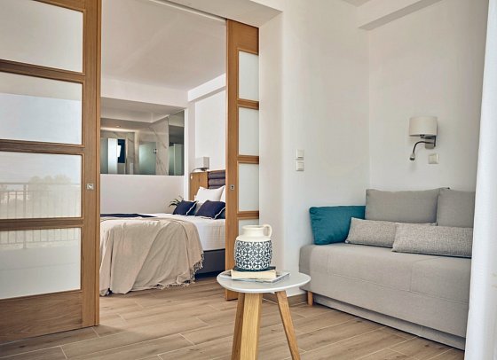 Cavo Orient Beach Hotel - Wohnbeispiel Suite Deluxe Meerblick (Zimmercodierung WDM)