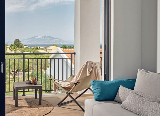 Cavo Orient Beach Hotel - Wohnbeispiel Suite Deluxe Meerblick (Zimmercodierung WDM)