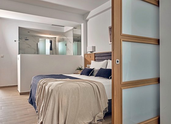 Cavo Orient Beach Hotel - Wohnbeispiel Suite Deluxe Meerblick (Zimmercodierung WDM)