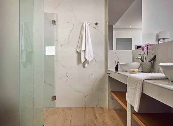 Cavo Orient Beach Hotel - Wohnbeispiel Luxury Suite Meerblick (Zimmercodierung W1M)