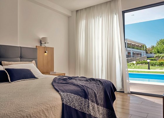 Cavo Orient Beach Hotel - Wohnbeispiel Doppelzimmer Superior Swim Up (Zimmercodierung DSQ)