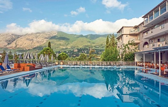 Koukounaria Hotel & Suites