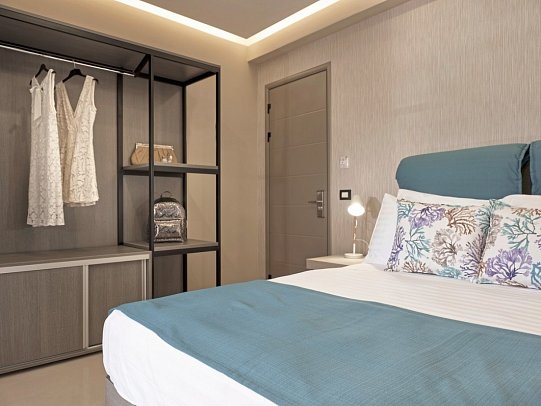 Koukounaria Hotel & Suites - Wohnbeispiel Doppelzimmer Chic (Zimmercodierung DB1)