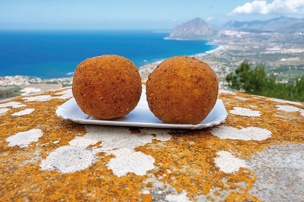 Autotour Kulinarisches Sizilien mit Wein und Köstlichkeiten - luxuriös erfahren - Sizilianische Arancini