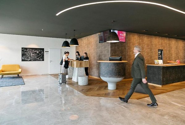 ARCOTEL Nike