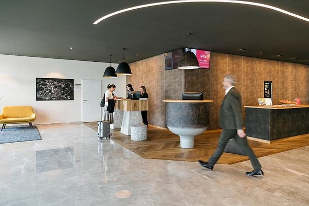 ARCOTEL Nike