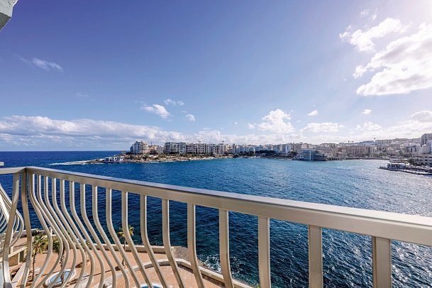 Cavalieri Hotel Malta, a Member of Radisson Individuals - Wohnbeispiel Doppelzimmer Deluxe Meerblick (Zimmercodierung DDM)