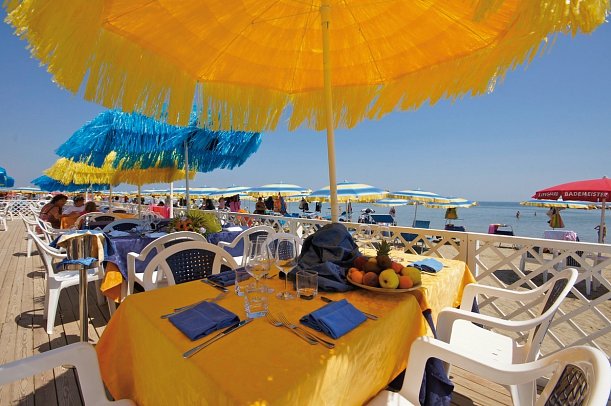 Club Hotel Bikini & Tropicana