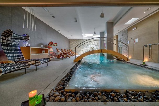 Select Suites & Spa