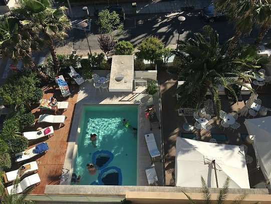 Select Suites & Spa
