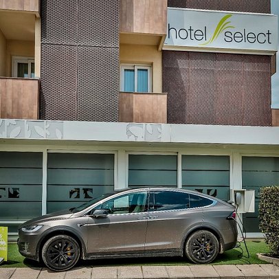 Select Suites & Spa