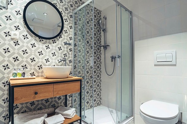 Morenia Beach Resort - Beispiel Bad Juniorsuite (Zimmercodierungen JBG & JBM)