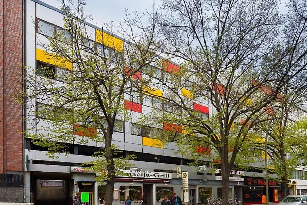 Alper Am Potsdamer Platz