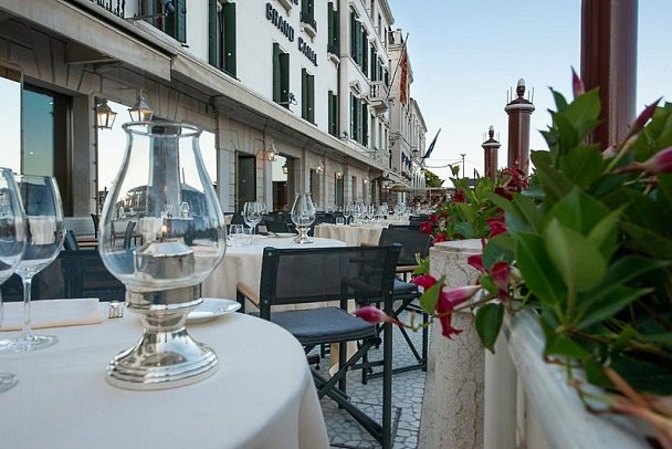 Hotel Monaco & Grand Canal