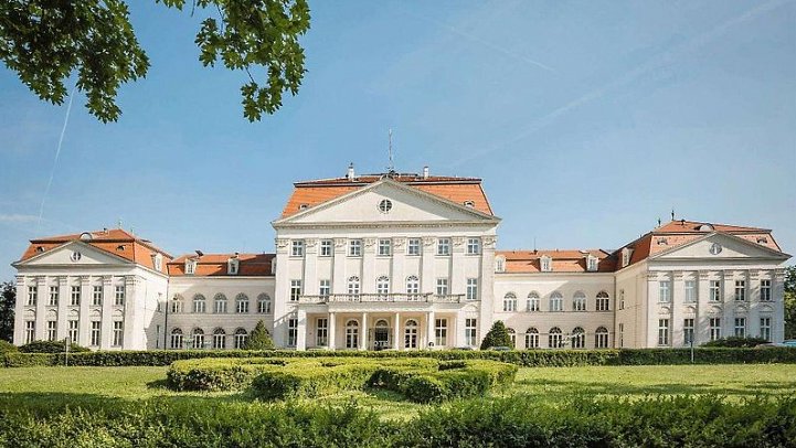 Austria Trend Schloss Wilhelminenberg