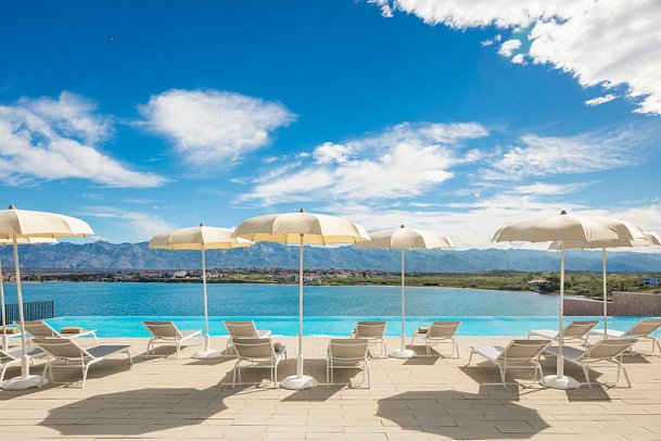 Glamping Villas & Holiday Homes Avalona