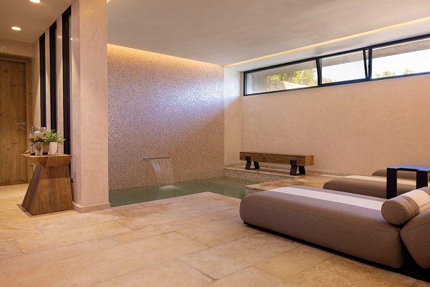 Les Regalia Hotel & Spa