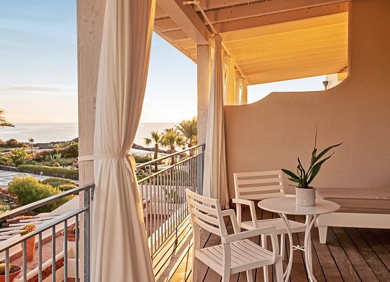 Therasia Resort Sea & Spa - Premier