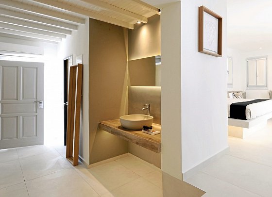 Boutiquehotel Andronikos - Wohnbeispiel Juniorsuite Gartenblick (Zimmercodierung JBG)