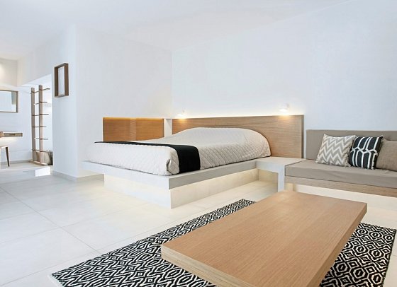 Boutiquehotel Andronikos - Wohnbeispiel Juniorsuite Gartenblick (Zimmercodierung JBG)