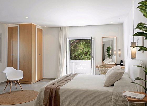Boutiquehotel Andronikos - Wohnbeispiel Juniorsuite Gartenblick (Zimmercodierung JBG)