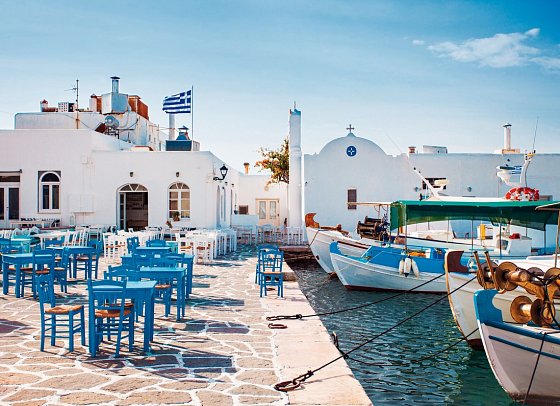 Kykladen-Inselhüpfen: Mykonos, Naxos, Santorin - Taverne auf Paros