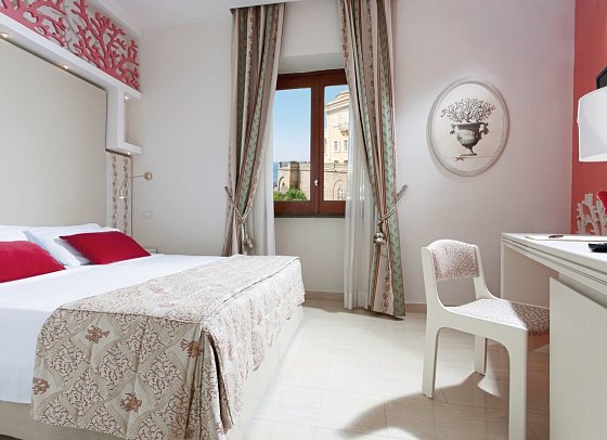 Corallo Sorrento - Wohnbeispiel Doppelzimmer Classic seitl. Meerblick (Zimmercodierung D1N)