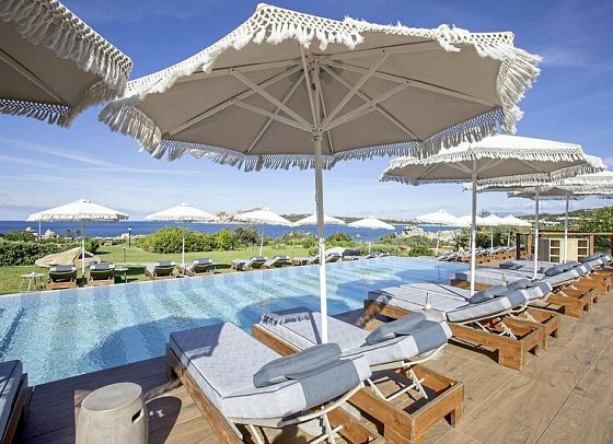 Mangia's Santa Teresa Sardinia, Curio Collection by Hilton