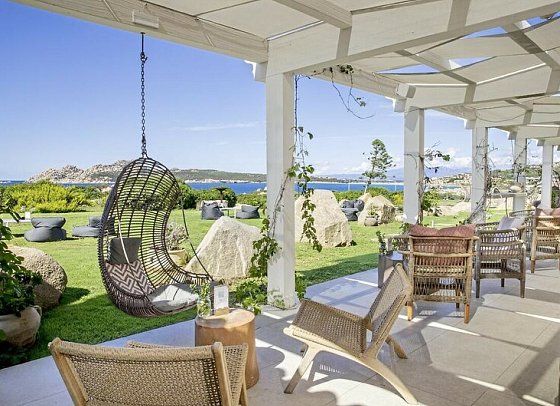 Mangia's Santa Teresa Sardinia, Curio Collection by Hilton