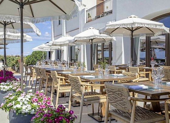 Mangia's Santa Teresa Sardinia, Curio Collection by Hilton