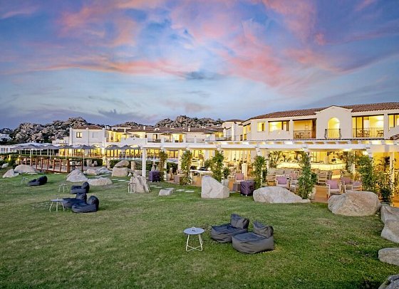 Mangia's Santa Teresa Sardinia, Curio Collection by Hilton