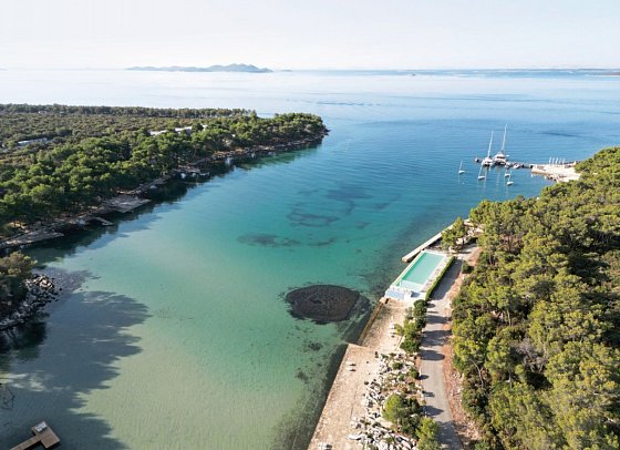 Crvena Luka Resort